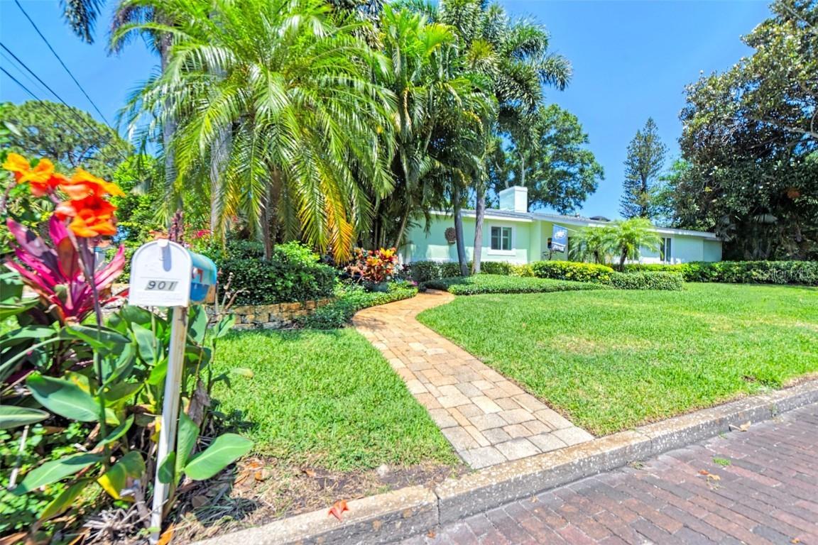 901 62nd St., Gulfport, FL 33707