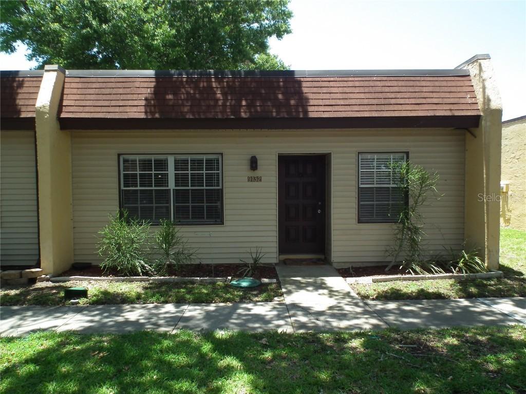 9132 Oakwood Ln., Seminole, FL 33776