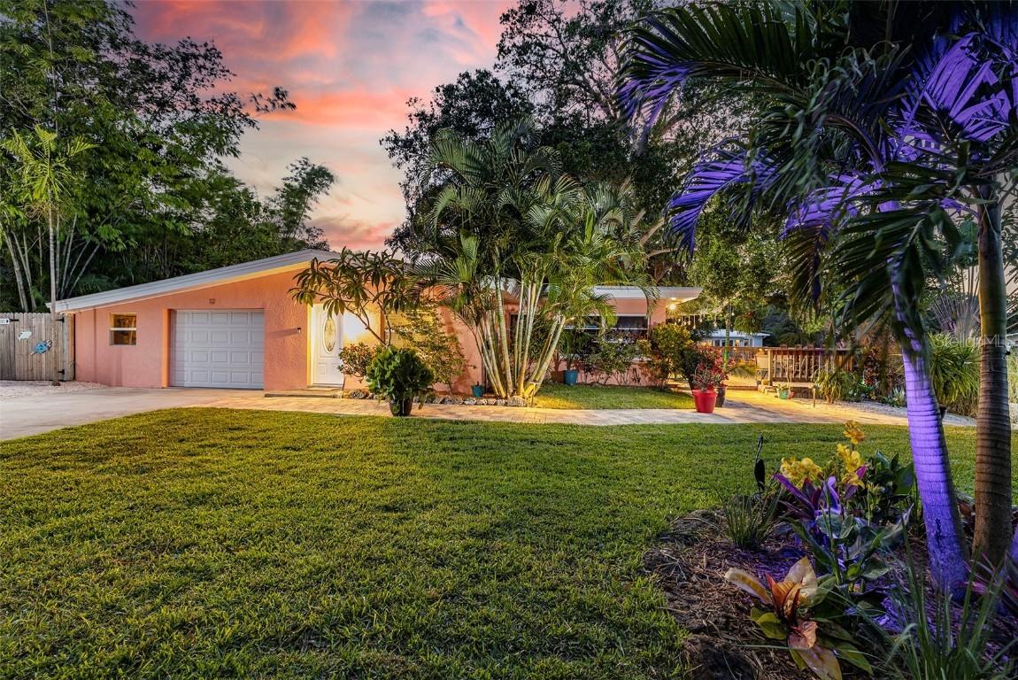 12 Bayou Ln., Palm Harbor, FL 34683
