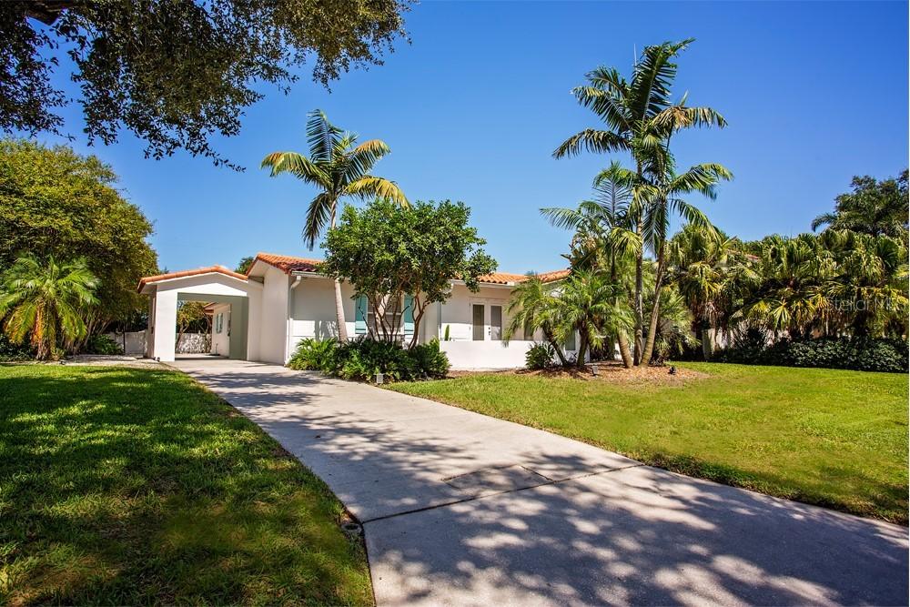 106 Giralda Blvd., St Petersburg, FL 33704