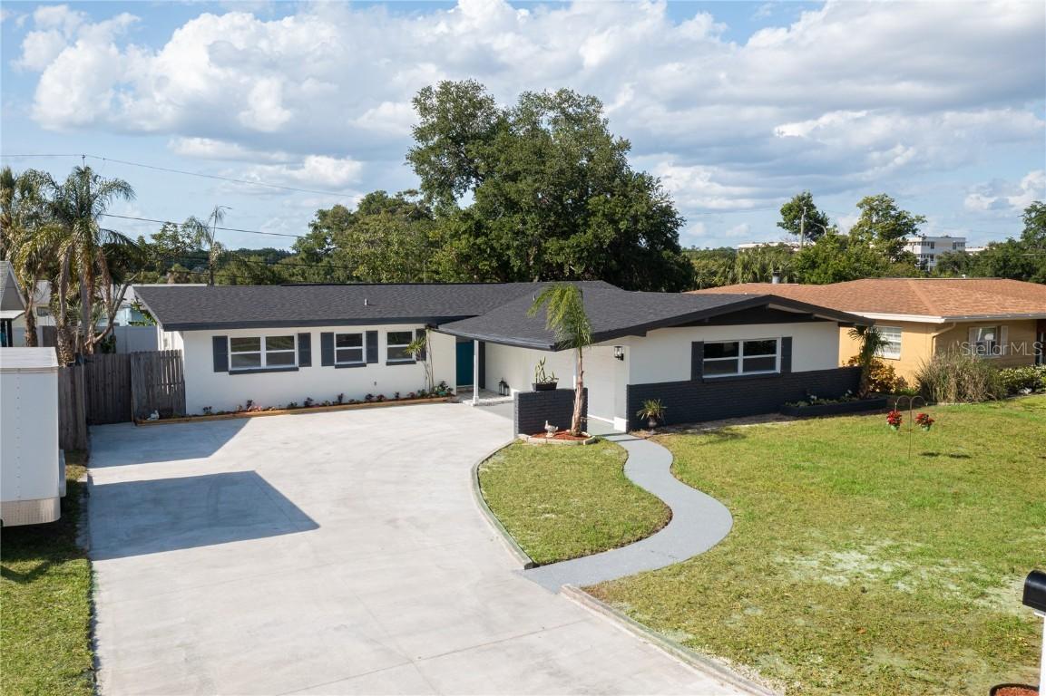 1800 Patlin Cir., Largo, FL 33770