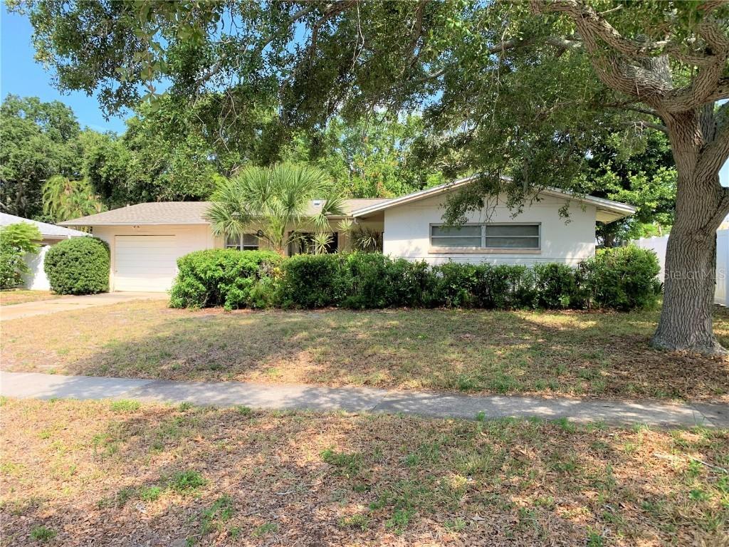 9864 Commodore Dr., Seminole, FL 33776