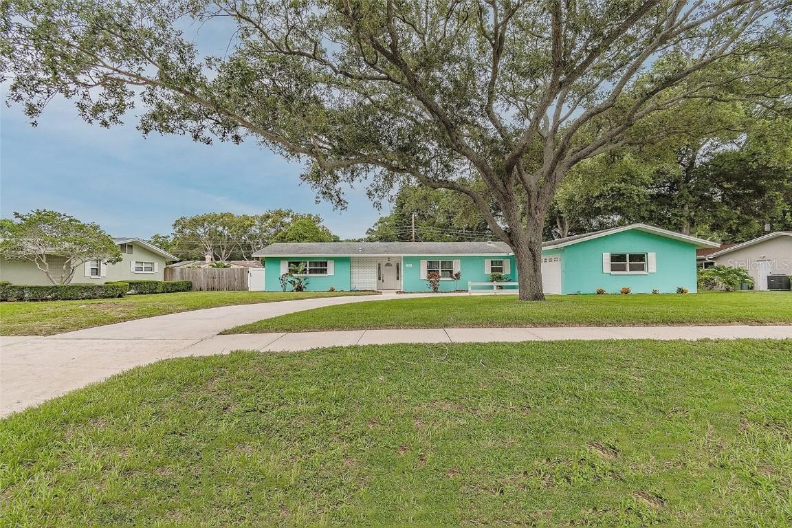 1866 Lakeview Rd., Clearwater, FL 33764