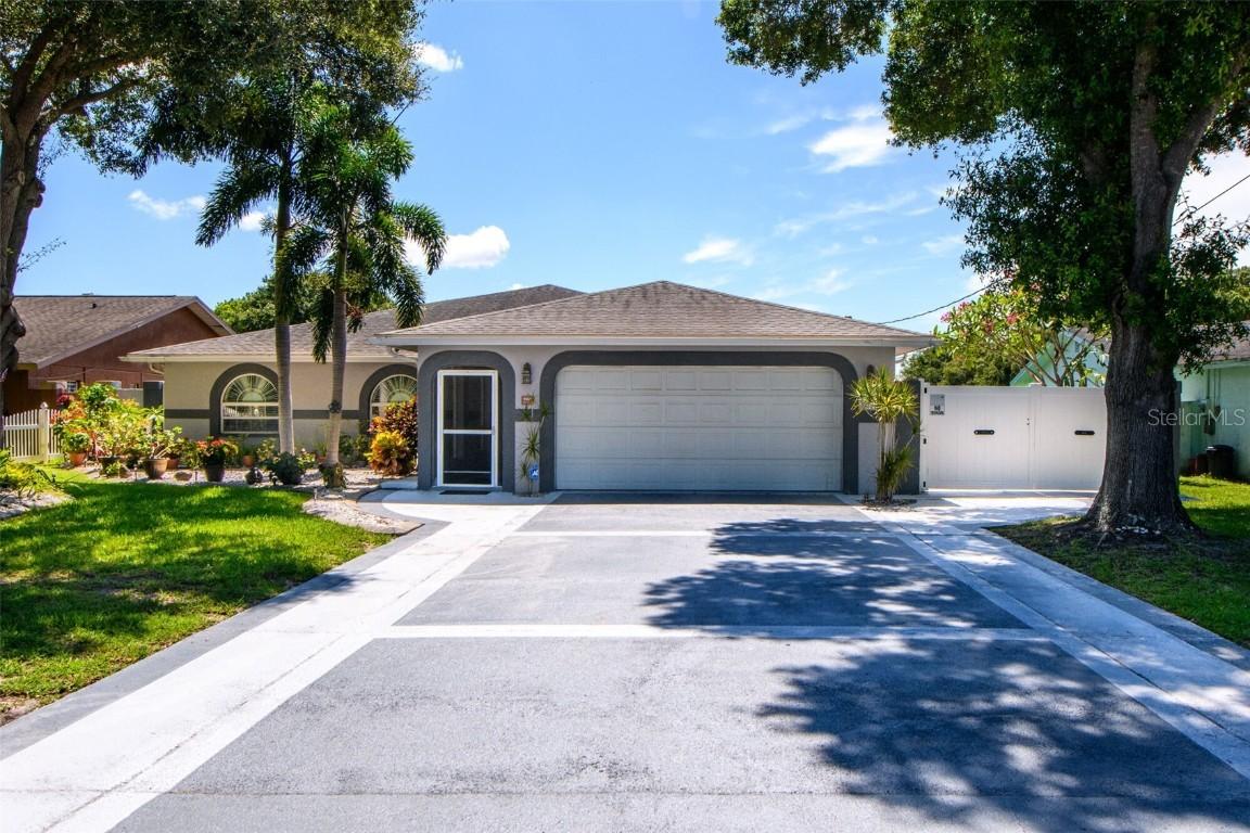 9967 60th St., Pinellas Park, FL 33782