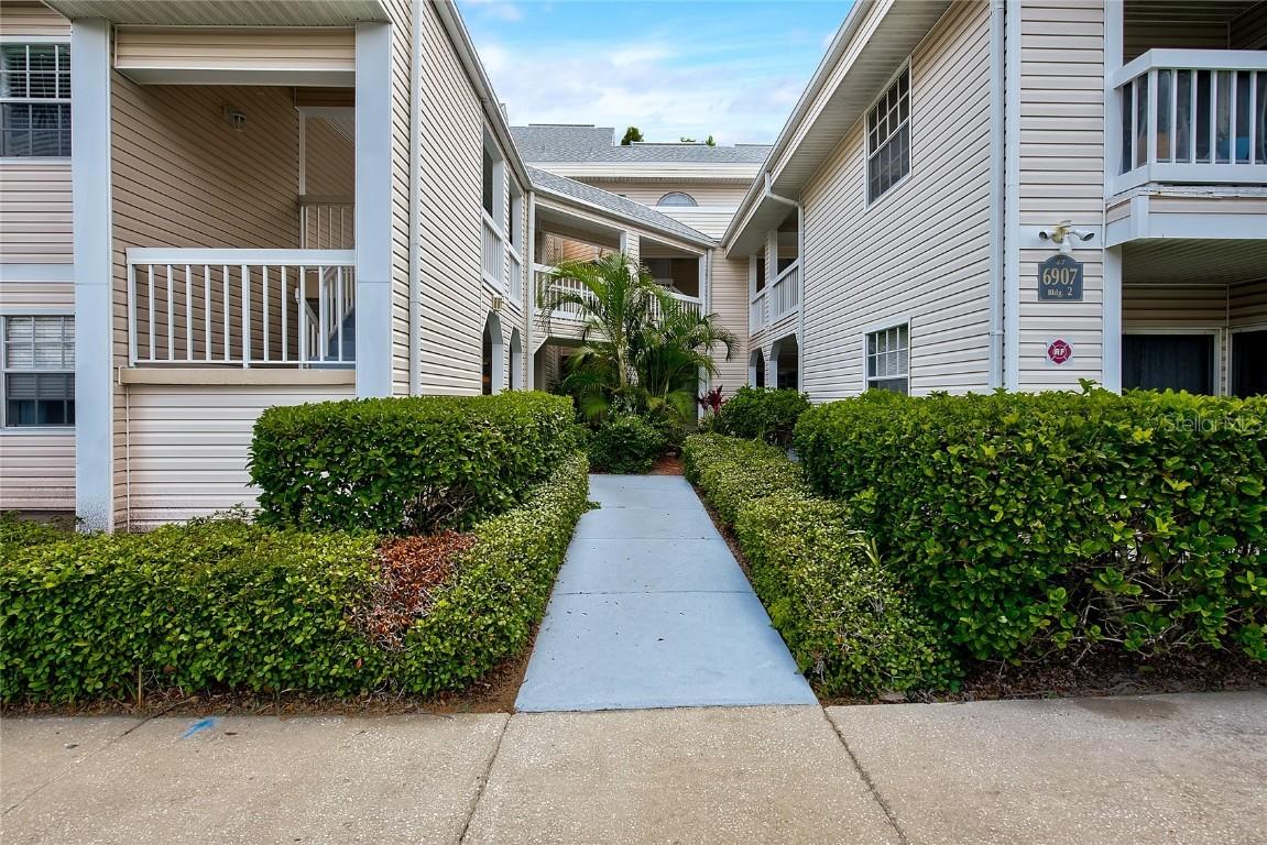 6907 Stonesthrow Cir. #2102, St Petersburg, FL 33710