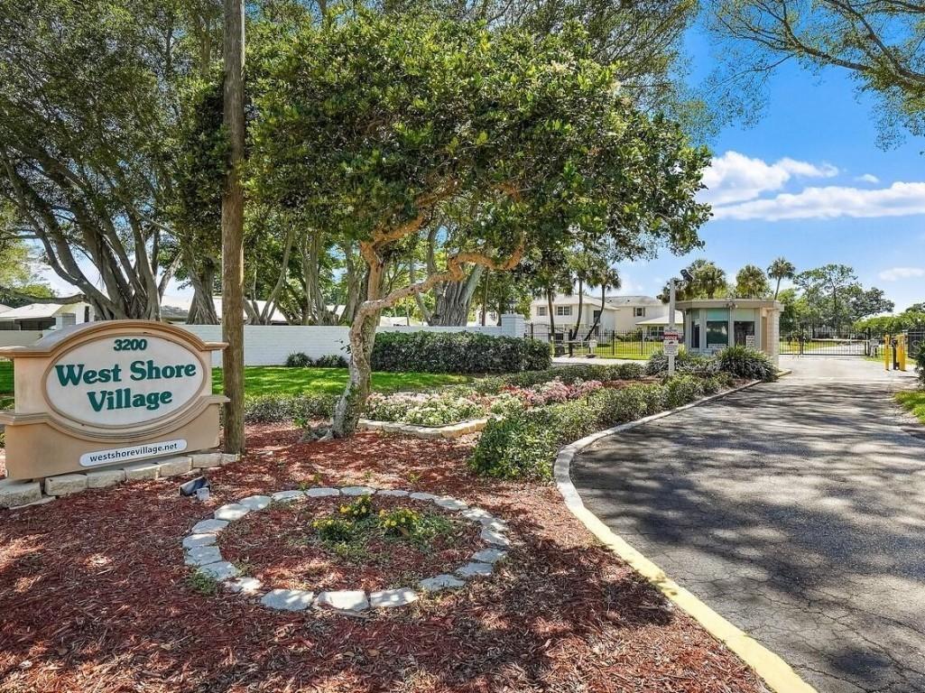 3203 40th Way #B, St Petersburg, FL 33711
