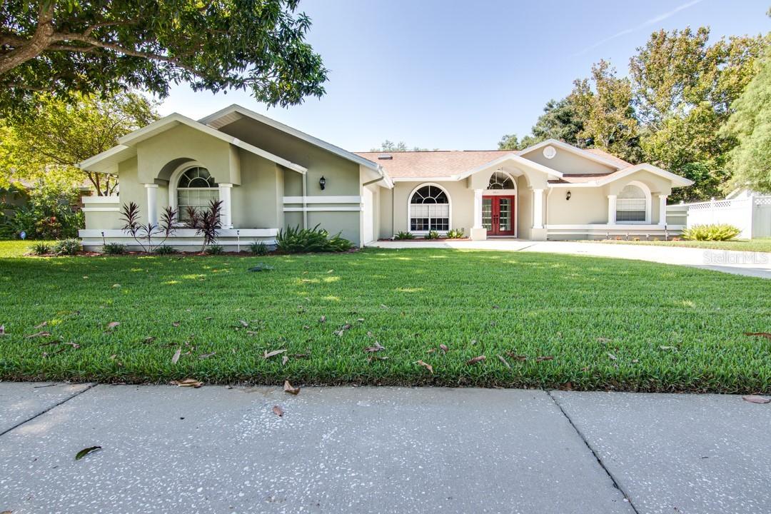 3011 Country Woods Ln., Palm Harbor, FL 34683
