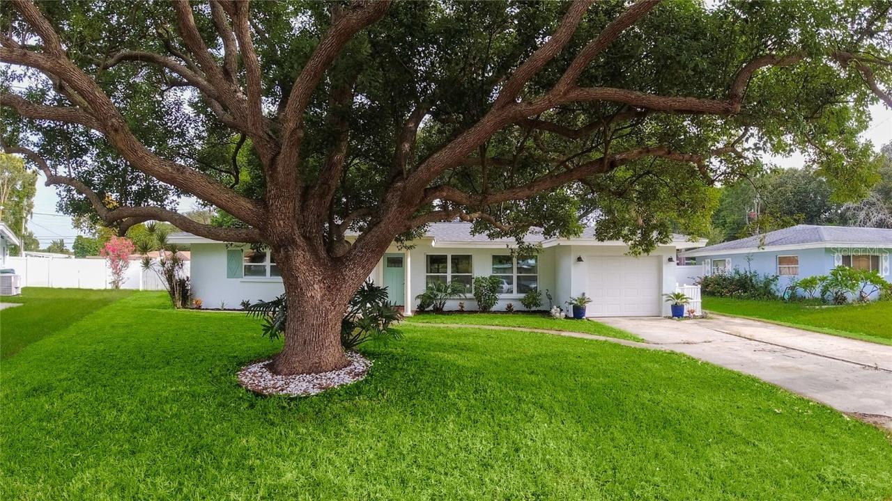 2595 Oakwood Dr., Largo, FL 33771