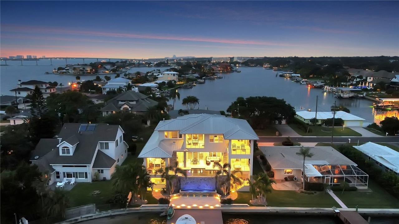 907 Oakwood Dr., Largo, FL 33770