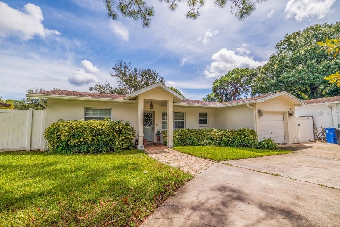 9031 2nd St., St Petersburg, FL 33702