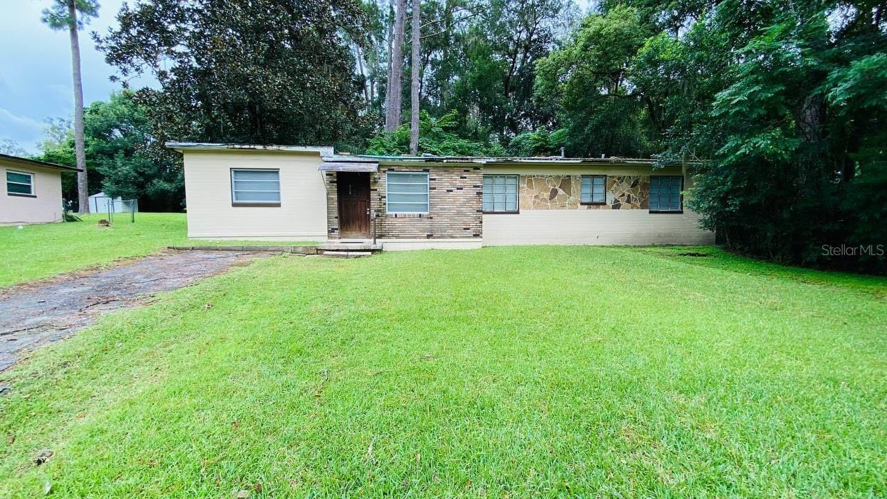 915 NE 13th Ave., Ocala, FL 34470