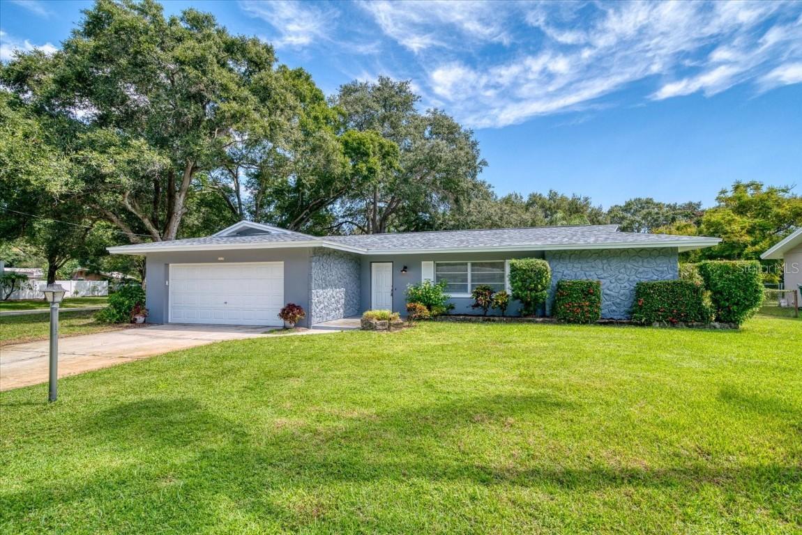 1015 Damrosch St., Largo, FL 33771