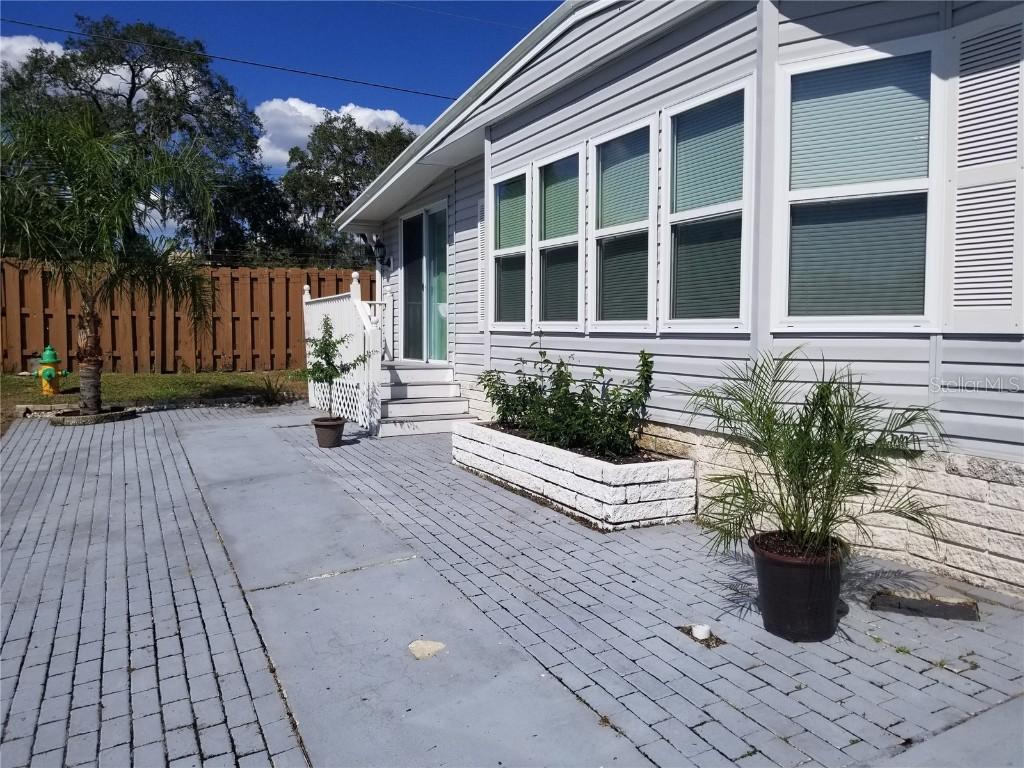 2724 Lanai Dr., Holiday, FL 34691