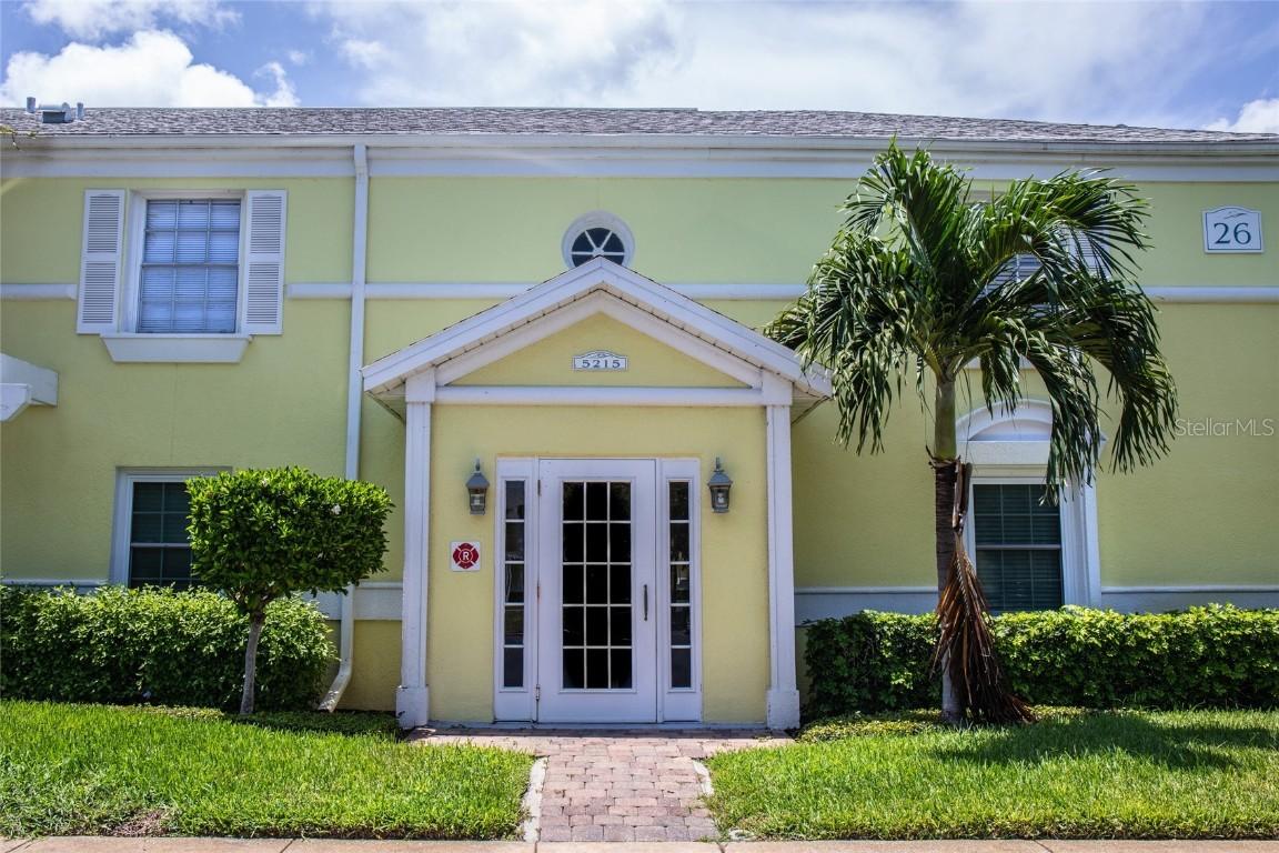 5215 Coquina Key Dr. #D, St Petersburg, FL 33705