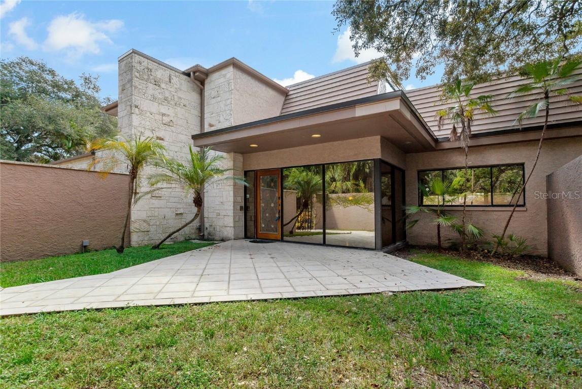 2703 Bluffs Dr., Largo, FL 33770