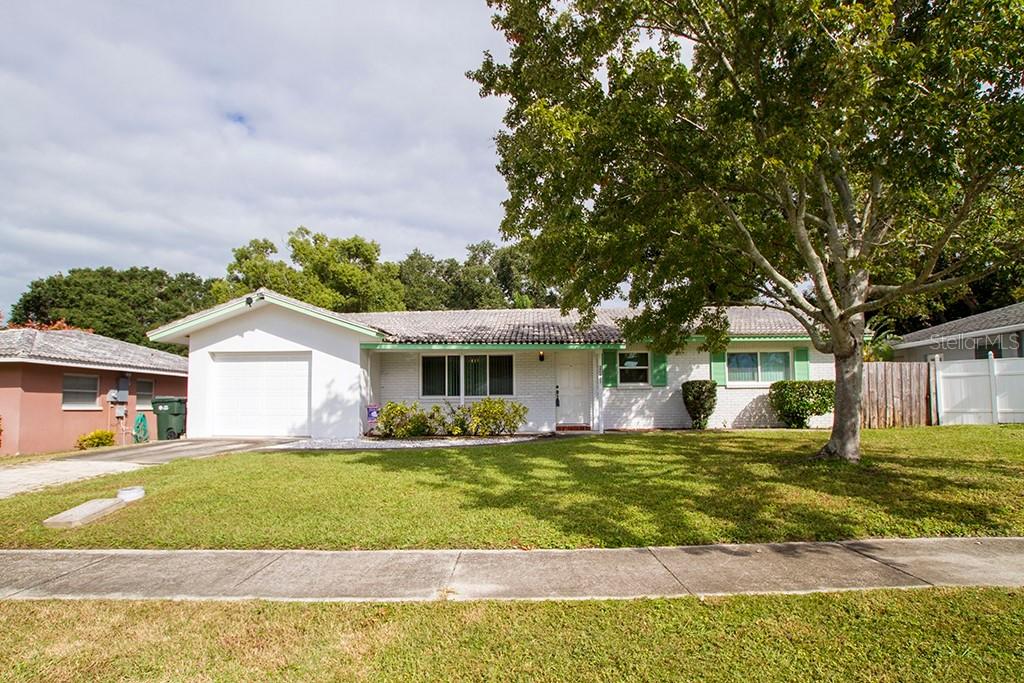 2471 10th Ave., Largo, FL 33770