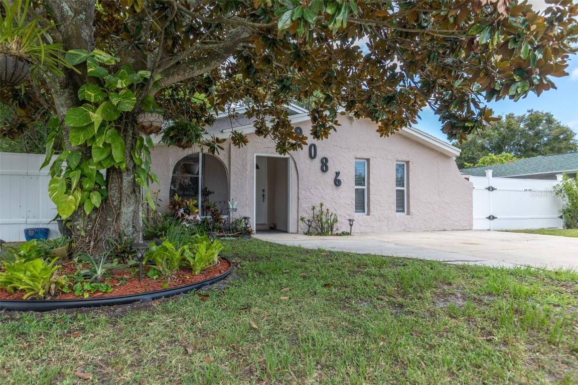 9086 Walsingham Rd., Largo, FL 33773