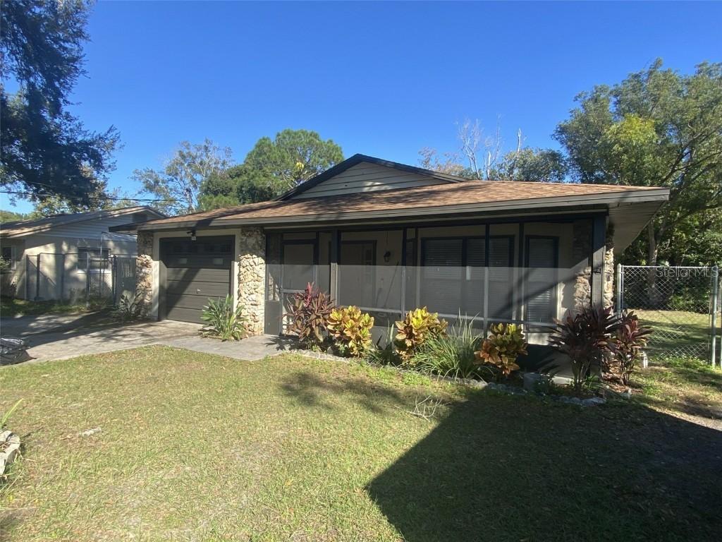 916 N New Hampshire Ave., Tavares, FL 32778