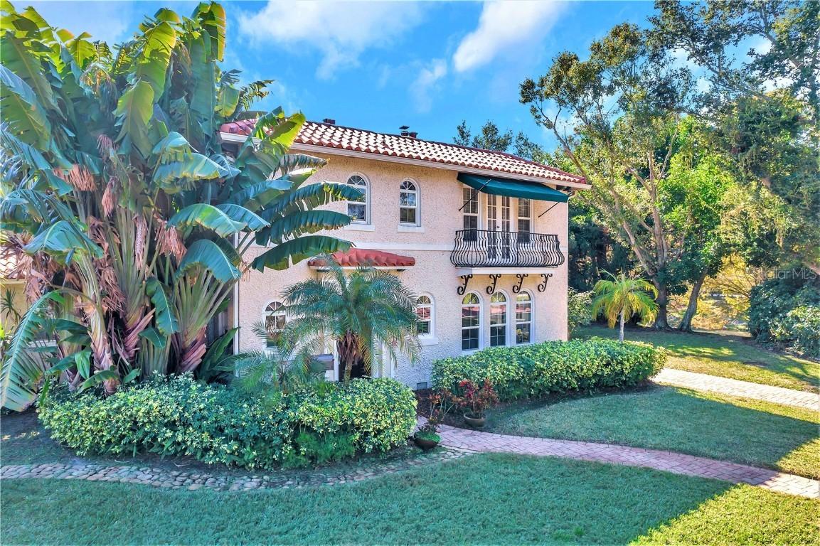 1310 Murok Way, St Petersburg, FL 33705