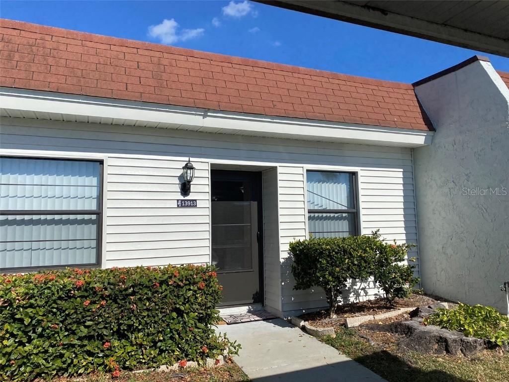13913 Mission Oaks Blvd, Seminole, FL 33776