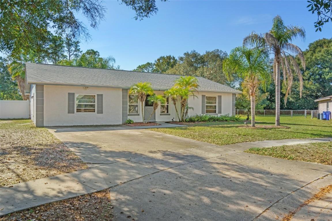1831 Kim Acres Ln., Dover, FL 33527