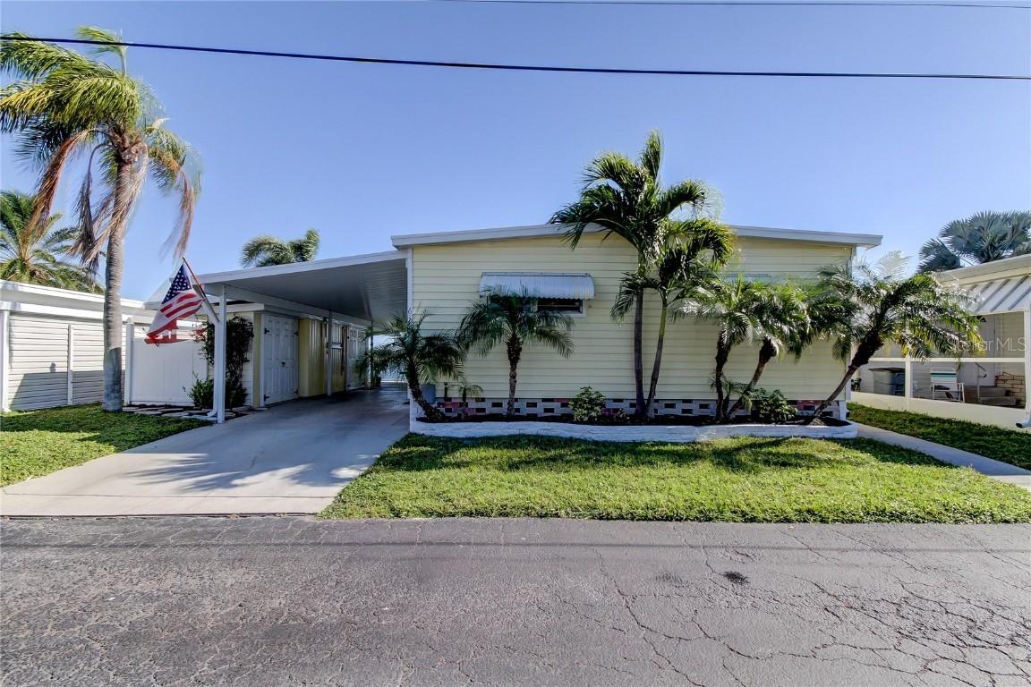 618 Lakeside Dr., Seminole, FL 33772