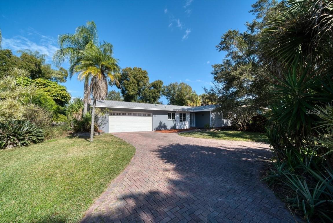 806 Alamanda Dr., Largo, FL 33770