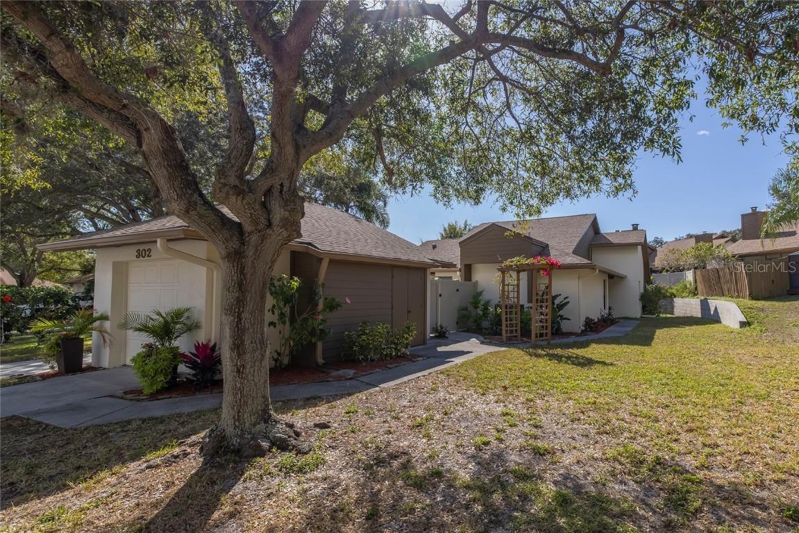 302 Parkside Ln., Safety Harbor, FL 34695
