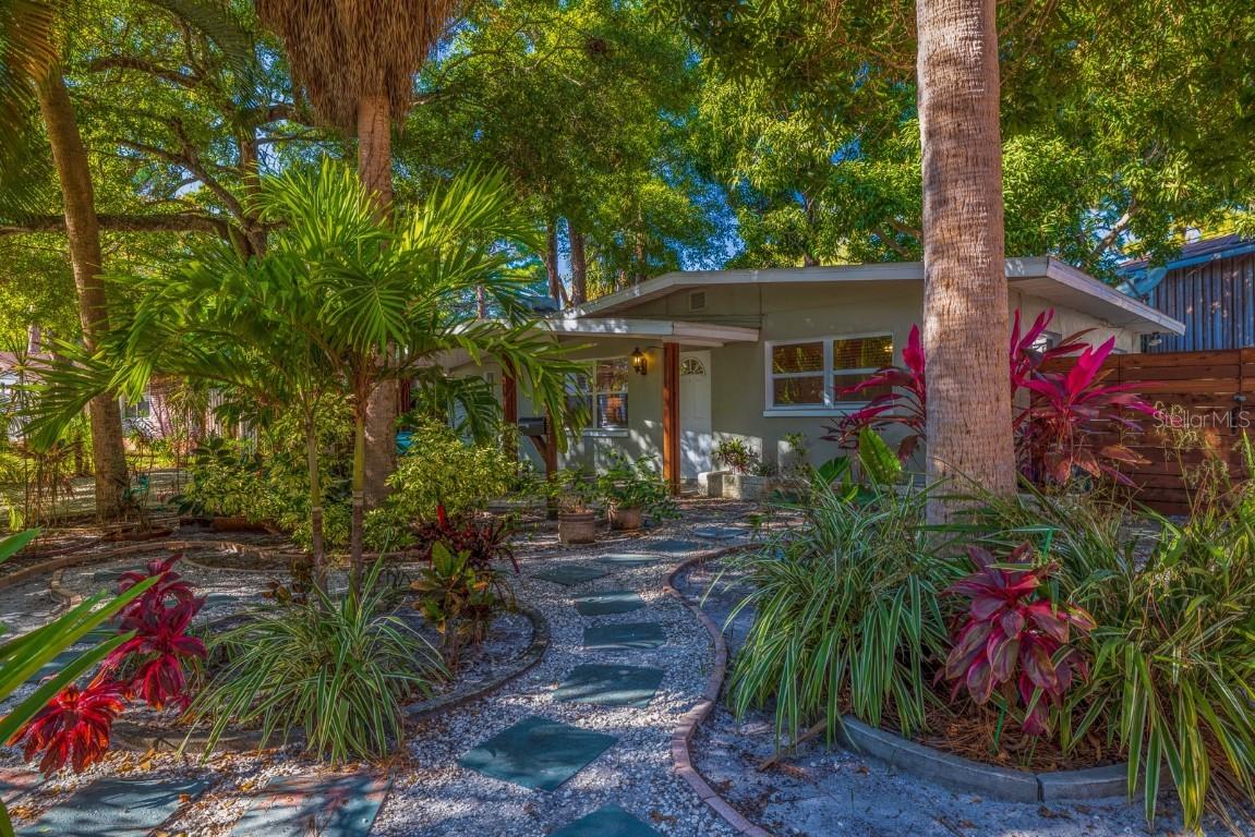 1321 Serpentine Dr., St Petersburg, FL 33705