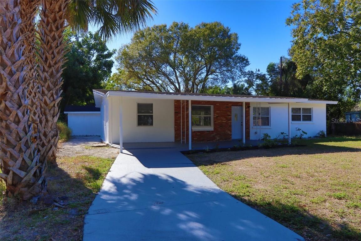 1810 8th Ave., Bradenton, FL 34208
