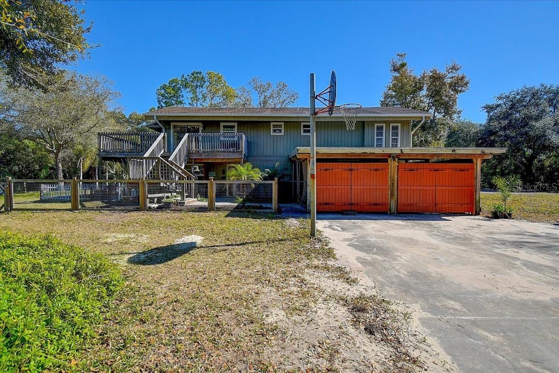 114 Garland Cir., Palm Harbor, FL 34683