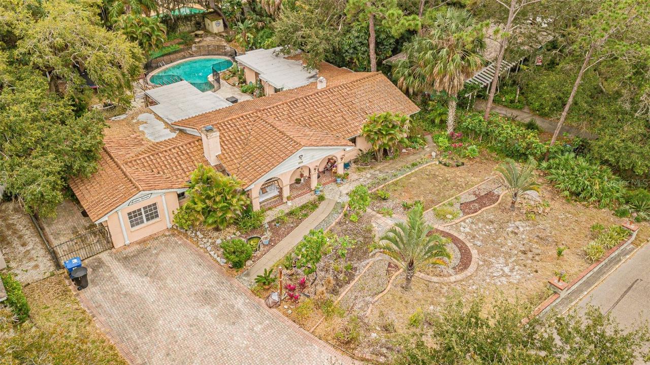 1611 Country Club Rd., St Petersburg, FL 33710