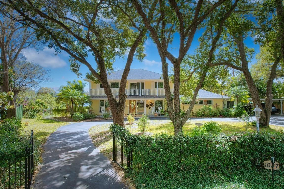1037 Damrosch Cir., Largo, FL 33771