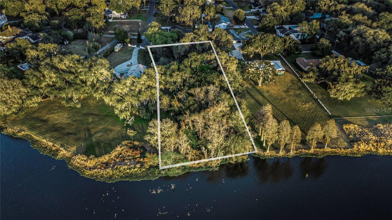 Kiser Dr., Valrico, FL 33594