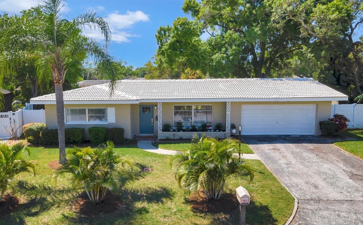 2290 Indian Ave., Belleair Bluffs, FL 33770