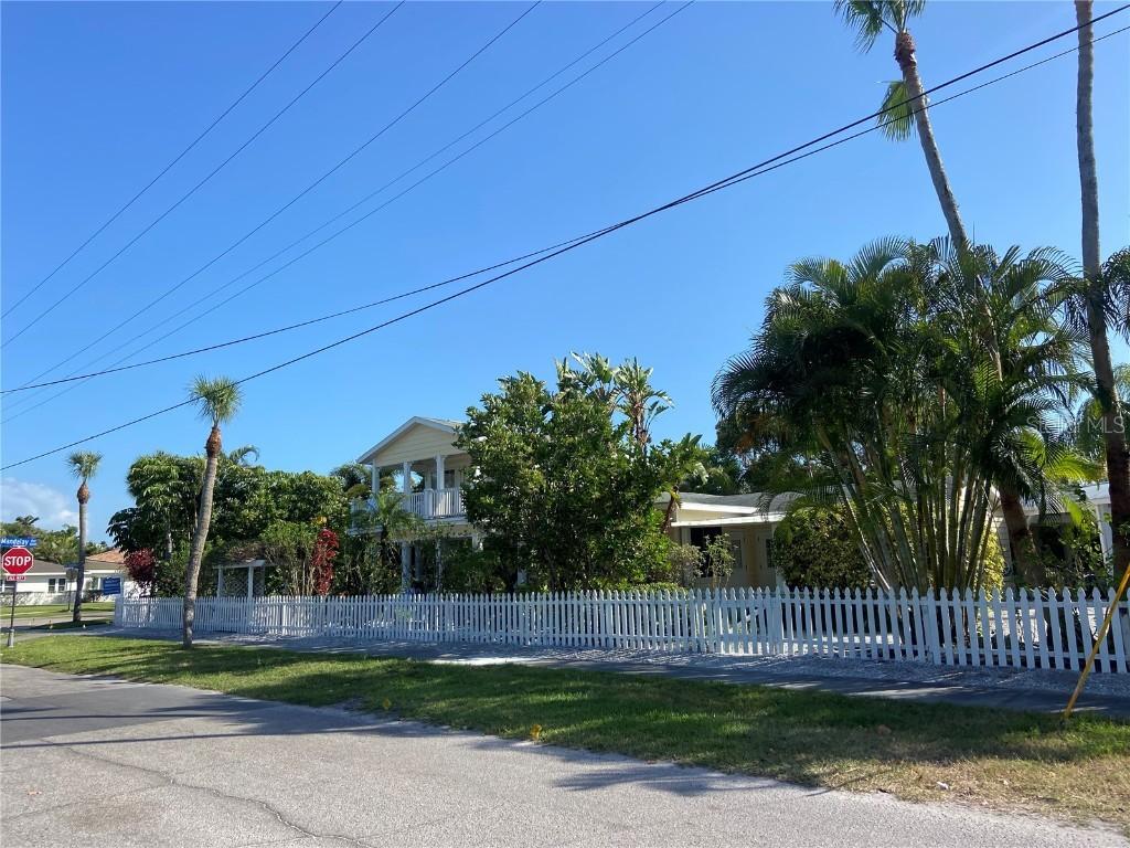 1044 Bay Esplanade, Clearwater, FL 33767