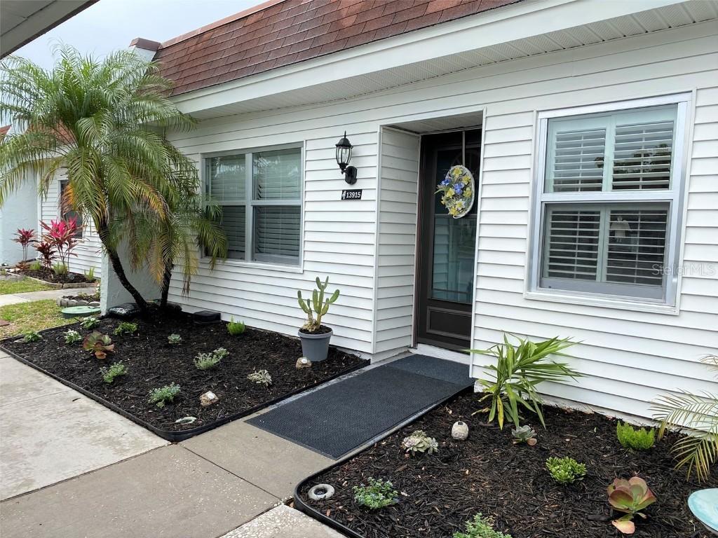 13915 Mission Oaks Blvd, Seminole, FL 33776