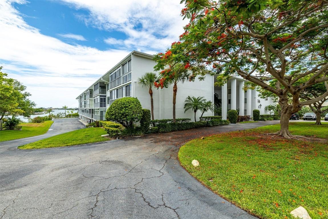 50 Harbor View Ln. #28, Belleair Bluffs, FL 33770