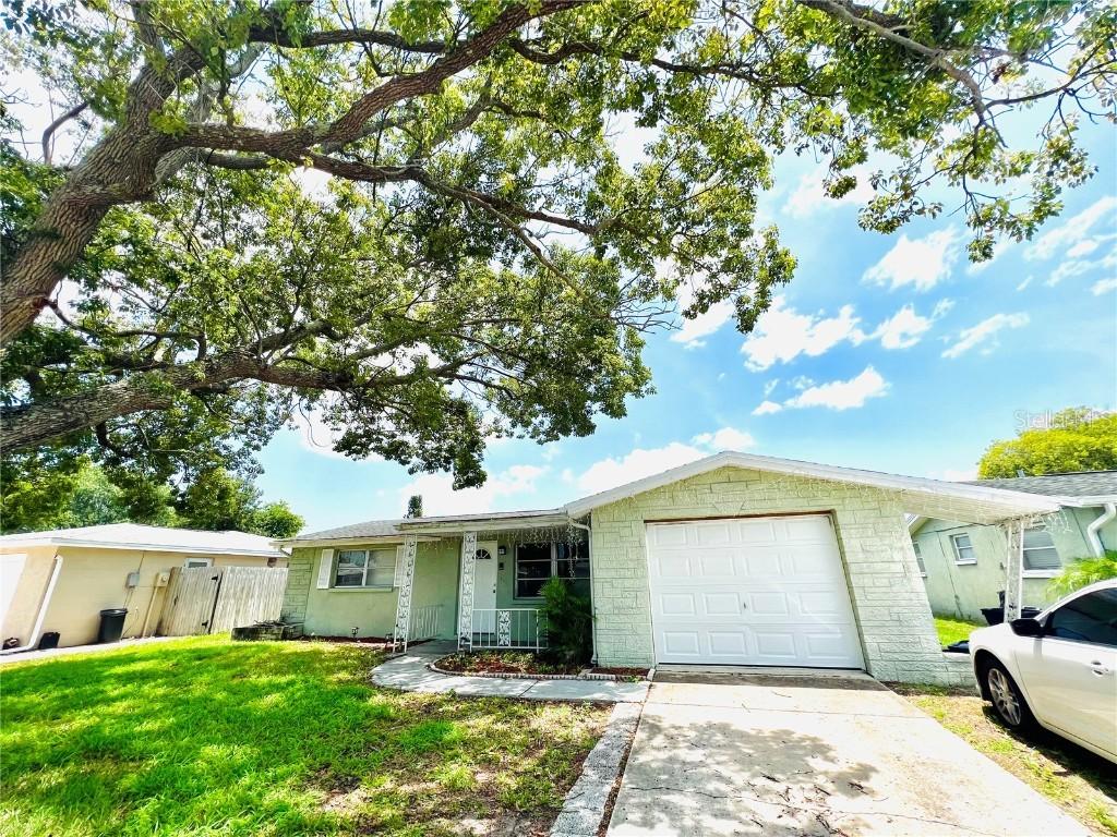 9916 Lakeside Ln., Port Richey, FL 34668