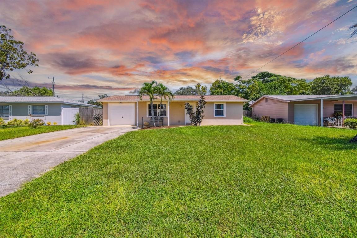 4905 Lake Ridge Ln., Holiday, FL 34690