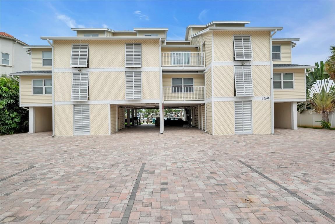 10109 Gulf Blvd. #202, Treasure Island, FL 33706