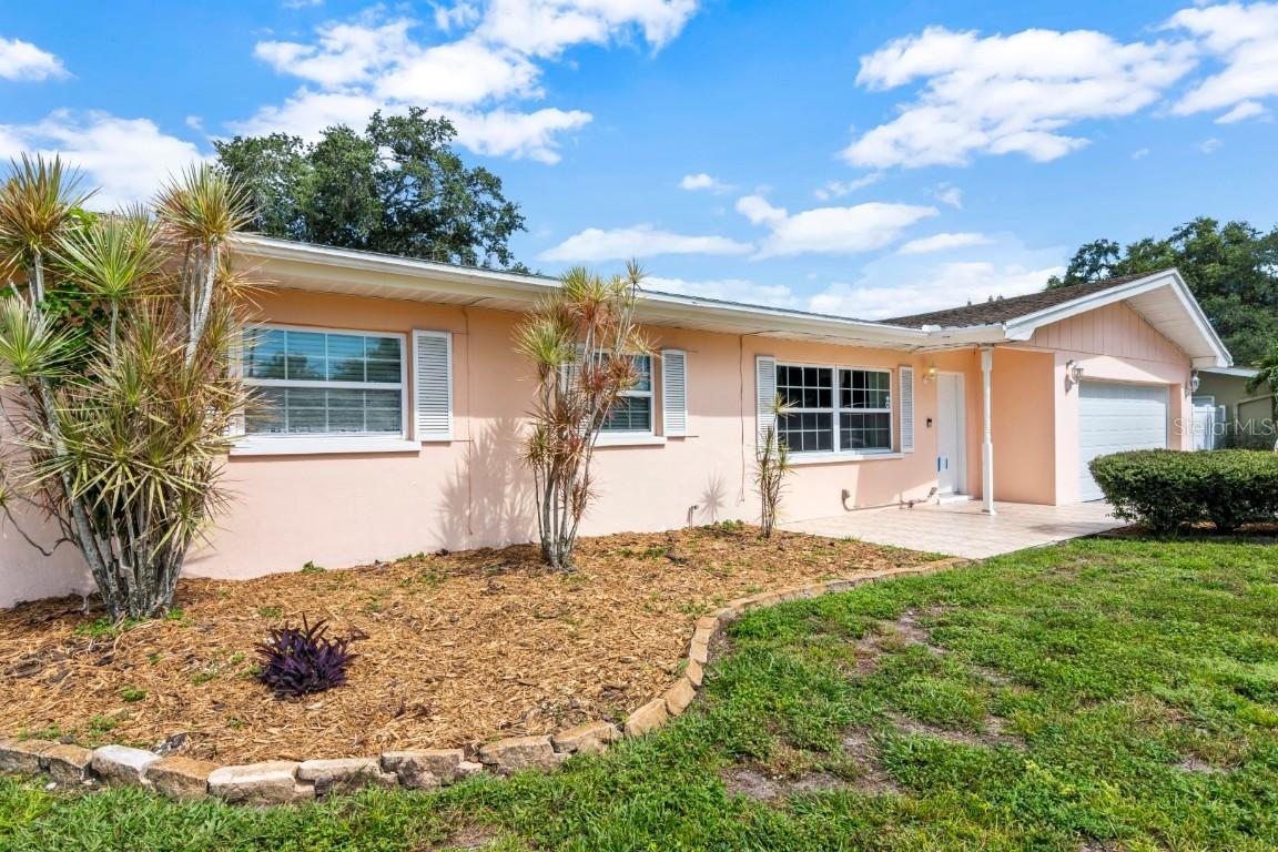 8599 110th St., Seminole, FL 33772