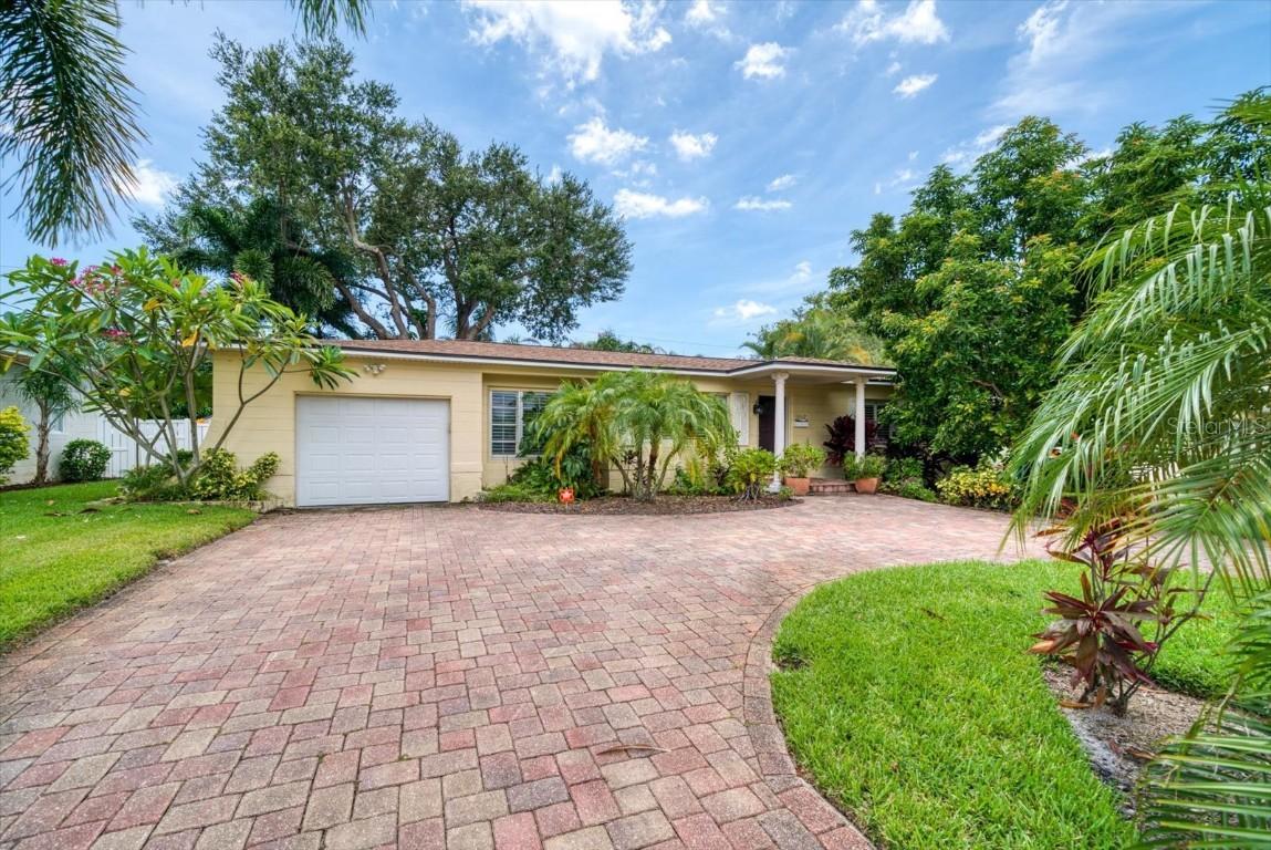 5262 25th Ave., St Petersburg, FL 33710