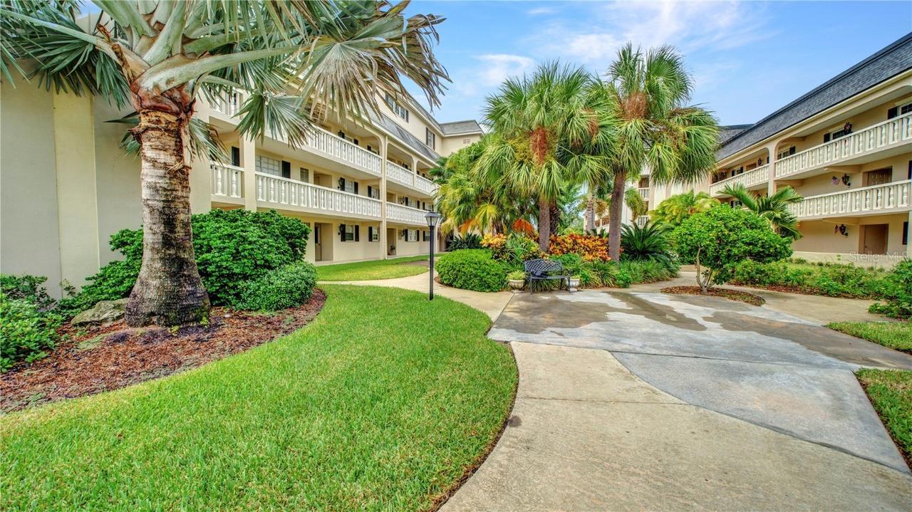 147 Bluff View Dr. #105, Belleair Bluffs, FL 33770