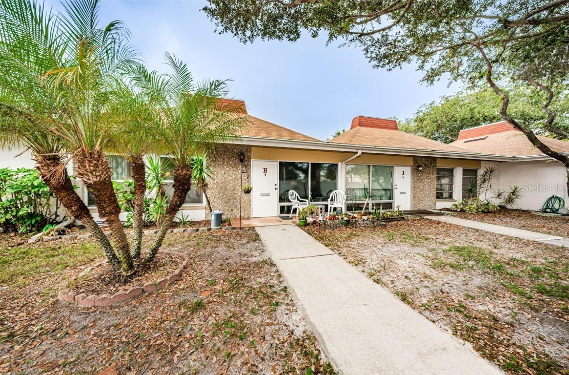 4377 Tahitian Gardens Cir. #H, Holiday, FL 34691