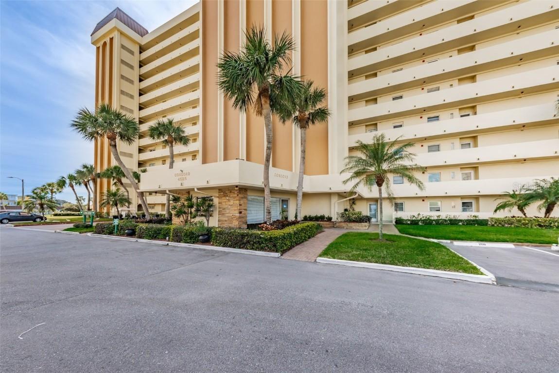 4525 Cove Cir. #901, St Petersburg, FL 33708