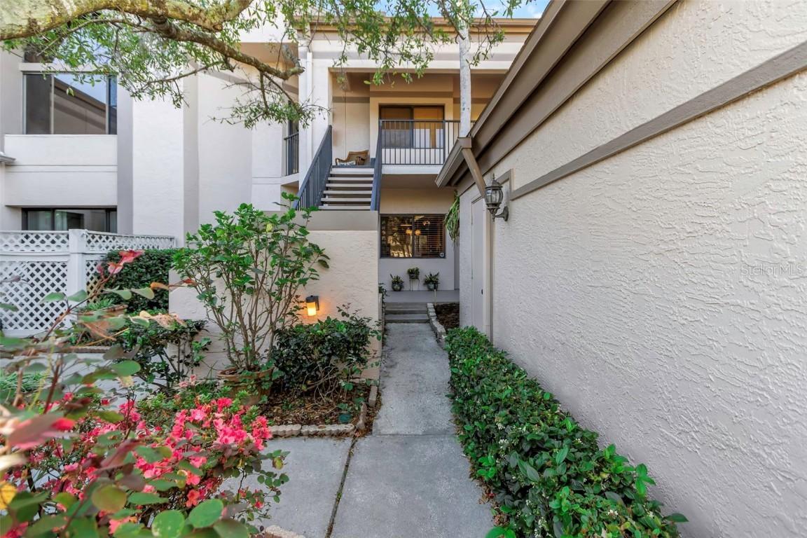 3044 Red Oak Ct. #103, Palm Harbor, FL 34684