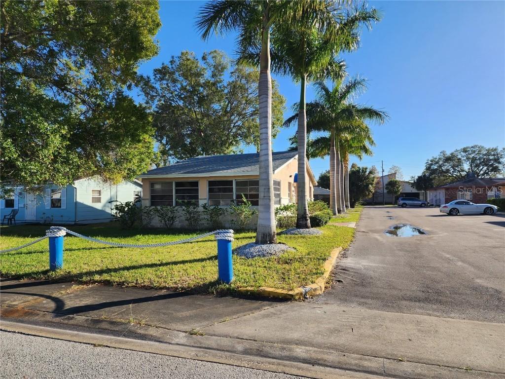 372 51st Ave., St Petersburg, FL 33703
