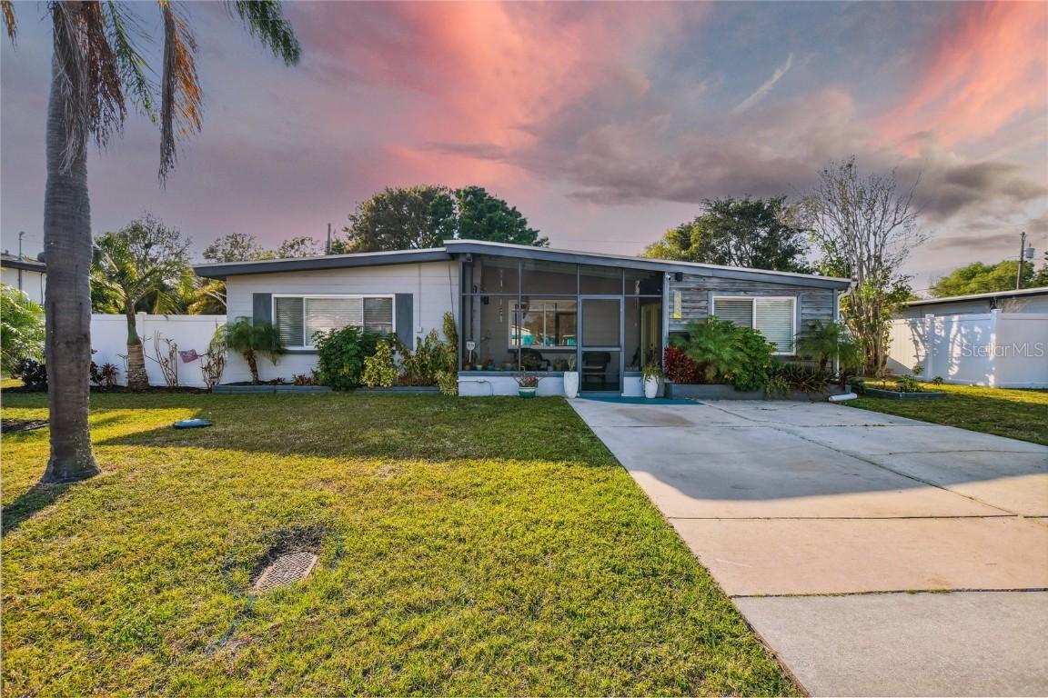 1926 Norfolk St., St Petersburg, FL 33710