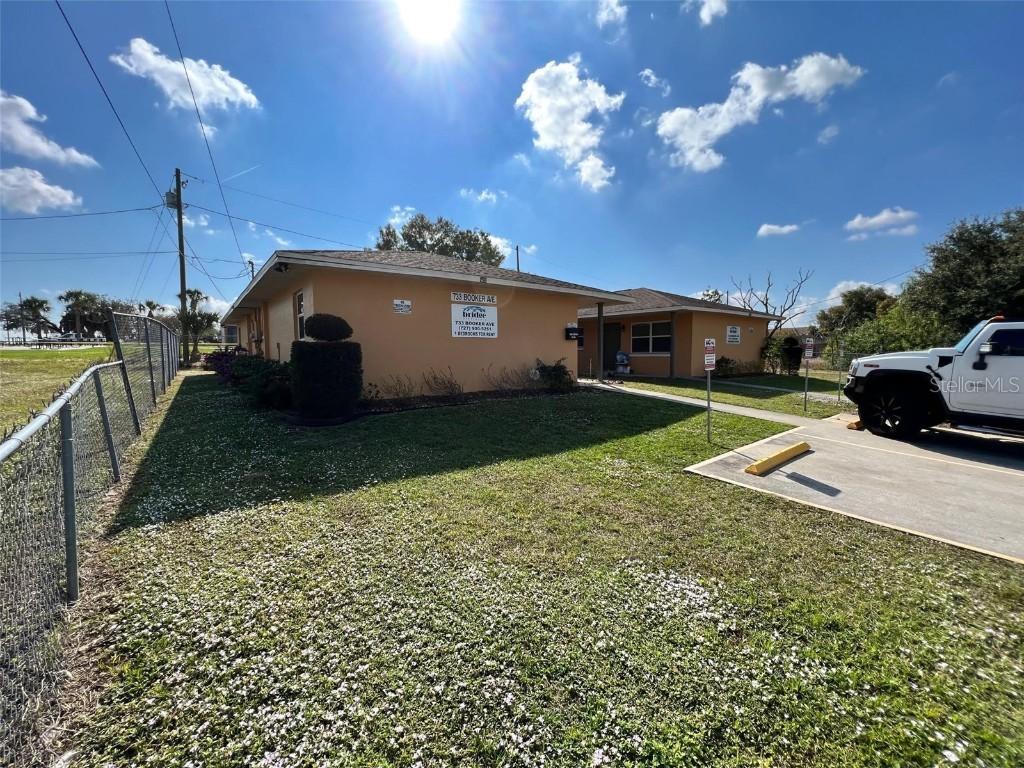 733 Booker Ave., Sebring, FL 33870
